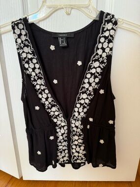 Forever 21 Black Sleeveless V-Neck Embroidered Camisole